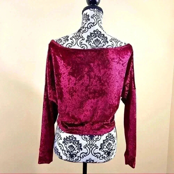 NWT Oh La La Cheri Off The-Shoulder Red Velvet Victorian Cropped Blouse Size M - Picture 11 of 14